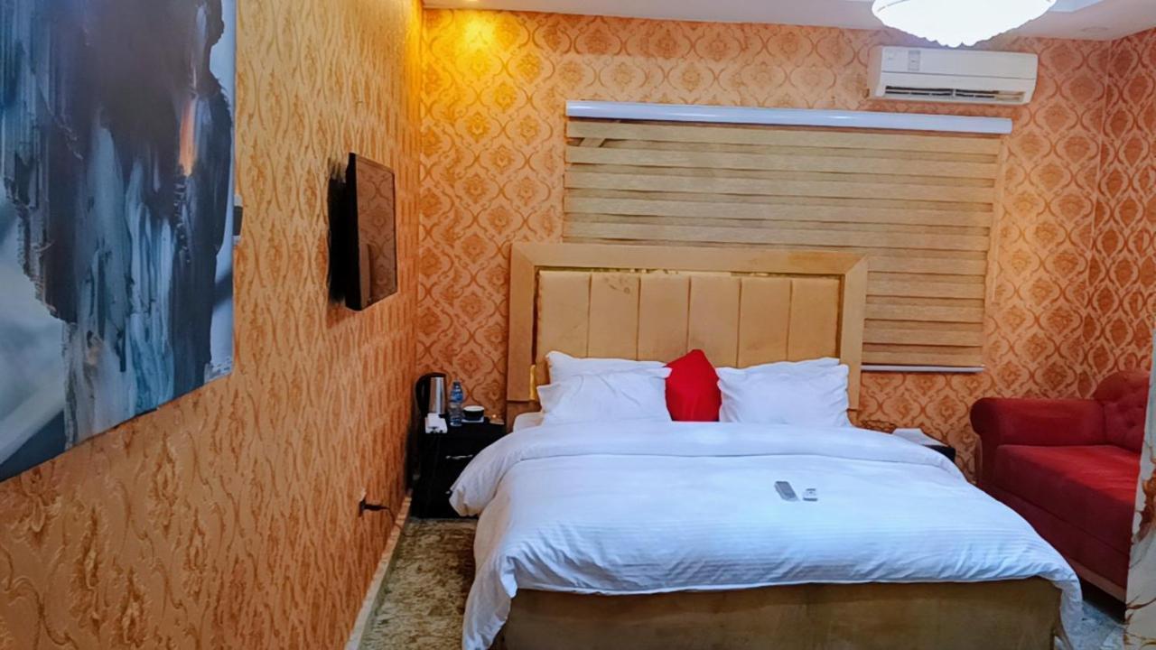 Nuit De Paris Hotell Abuja Eksteriør bilde